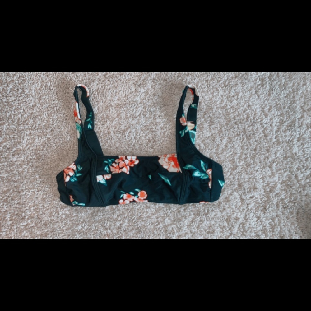 Super cute bikini top